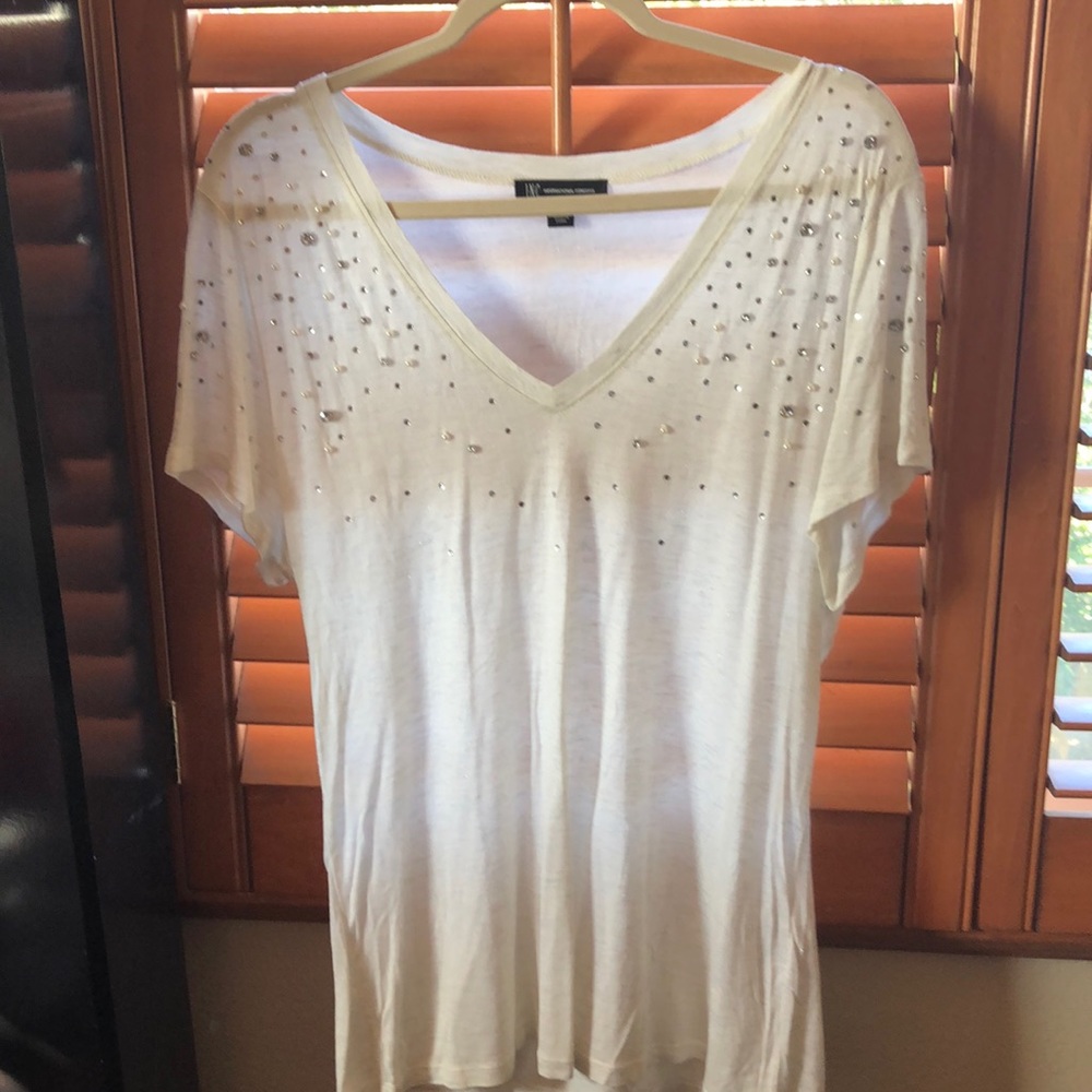 T-shirt with stones and pearls
